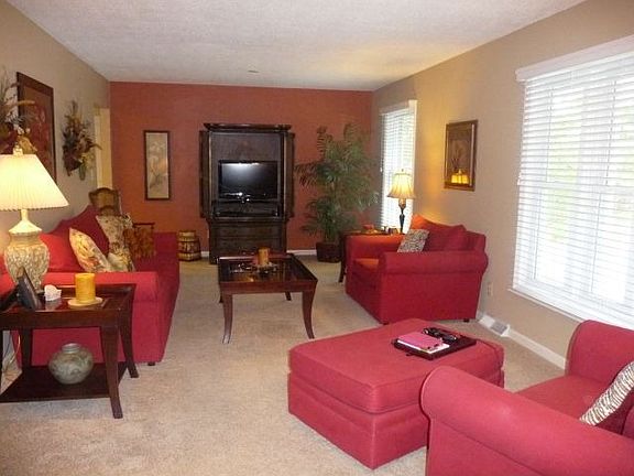2nd image of 2116 Oakridge Dr