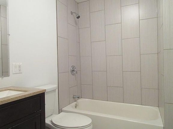 5th image of 1056 N Ashland Ave