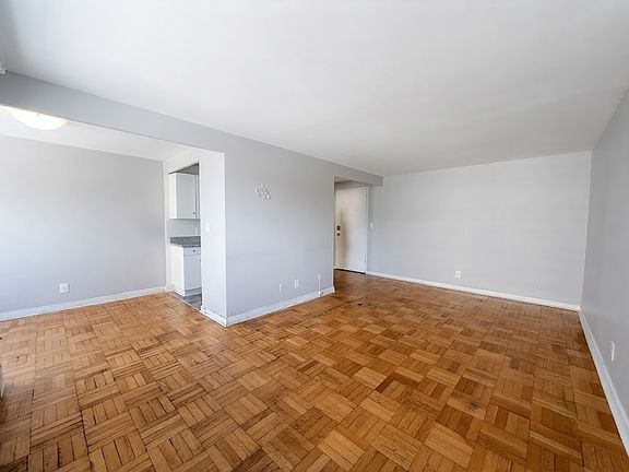 5th image of 420 Eglinton Ave E #406