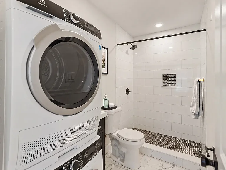15 Bartlett Pl #3 — Photo 6