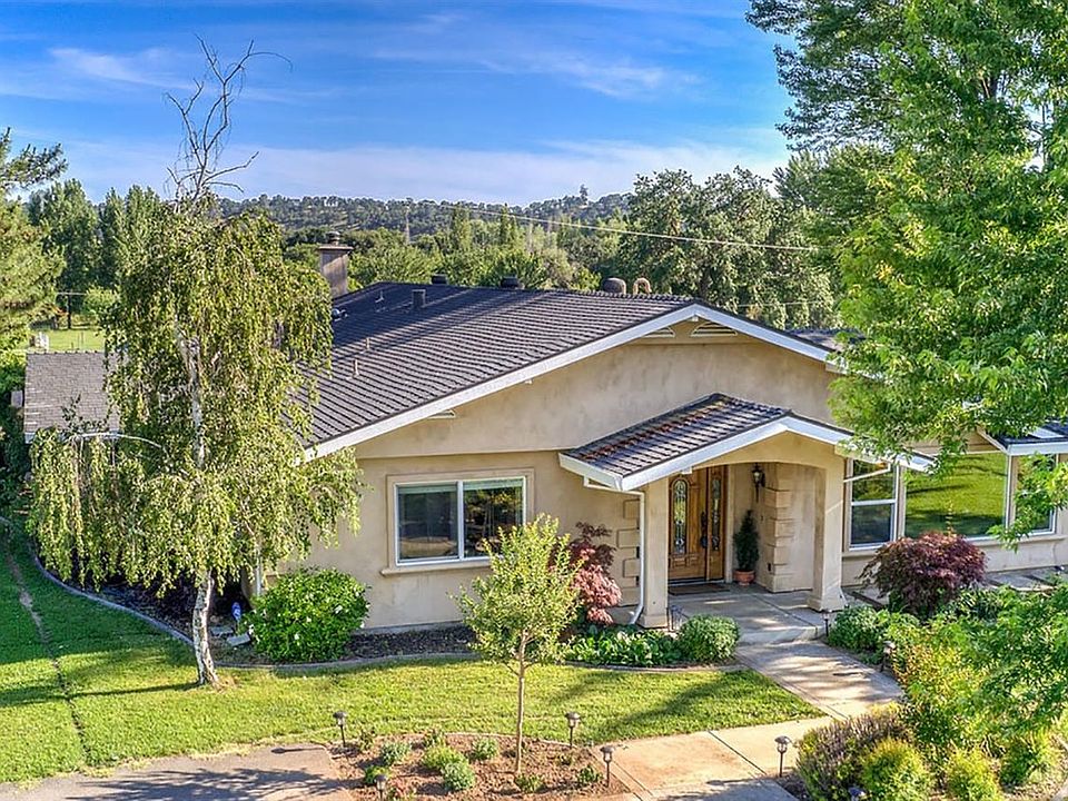 1st image of 170 Twin Ponds Ln