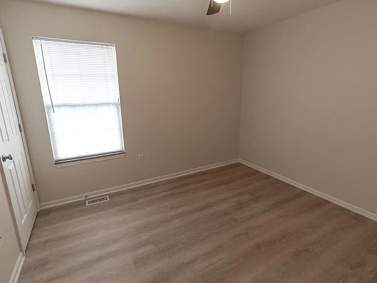 1323-1325 Godas Dr — Photo 27