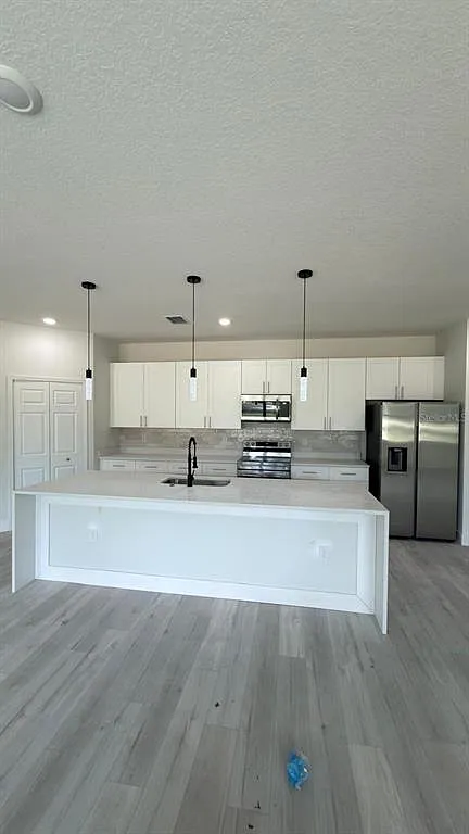4 bed, 3.0 bath, 2000 sqft, $2,500 — Photo 3