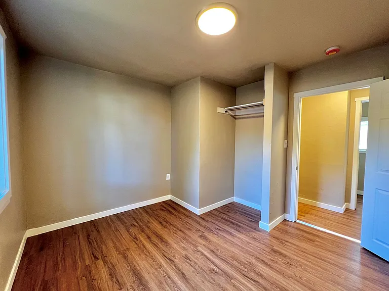 921 S 11th Ave — Photo 11