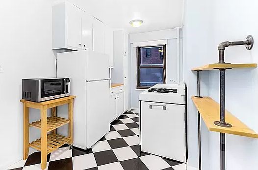 5th image of 266 Broadway APT B405