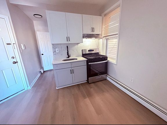 4th image of 474 River St #1F
