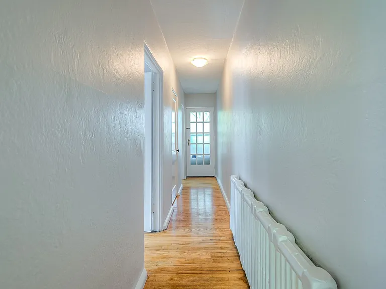 20 Acacia Rd — Photo 9