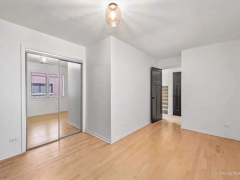 832 W Barry Ave #2 — Photo 8
