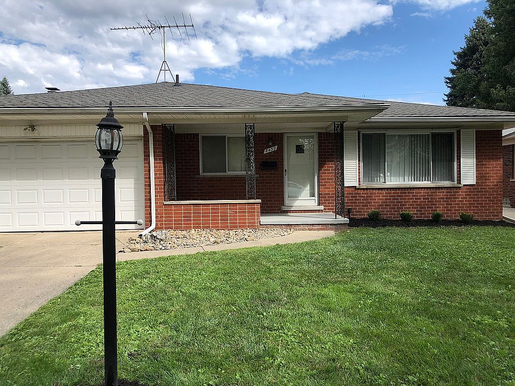 8439 Menge Ave, Center Line, MI 48015 | Zillow