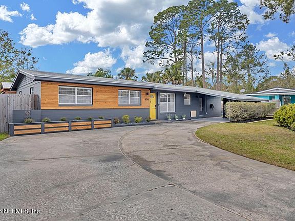 4th image of 8048 ARGENTINE Drive W