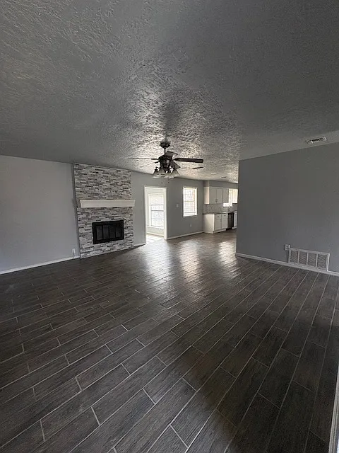 Building Photo - 3103 NE Kingsbriar Dr