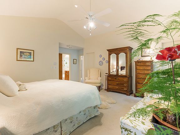 3rd image of 9 Olde Plantation Dr