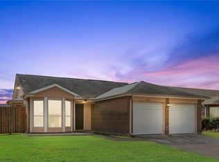 7020 Pinebrook Dr, New Orleans, LA 70128