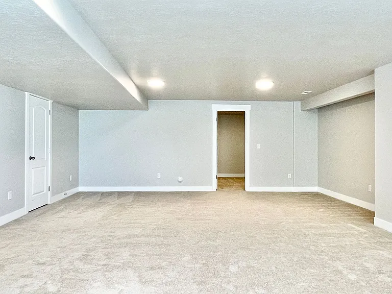 446 N Hillview Dr — Photo 42