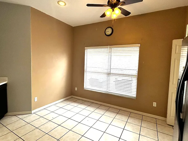 465 Eastbridge Dr — Photo 12