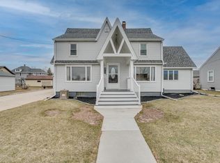 412 8th St, Menasha, WI 54952