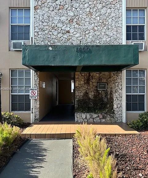 1400 S Douglas Rd #11 — Photo 2