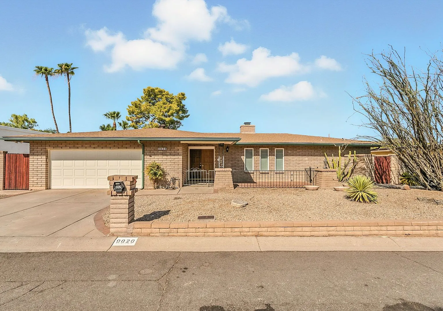 Beautiful 3 bed, 2 bath w/ bonus Room, located in Heritage Heights in Phoniex — Photo 1