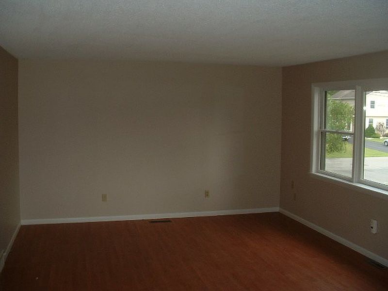 4th image of 12 WORDEN Lane