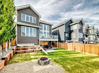 9034 24th Ave SW, Edmonton, AB T6X 2C4
