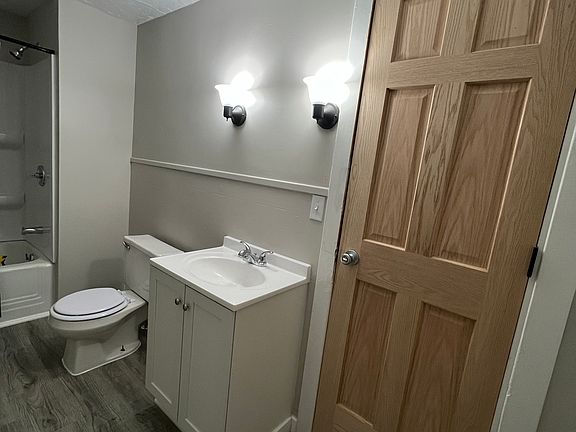 5th image of 15 Oak St