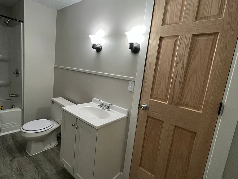 15 Oak St — Photo 5