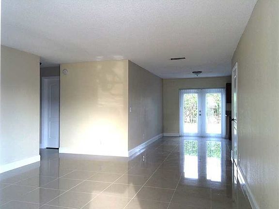 5th image of 4321 NE 2nd Ave