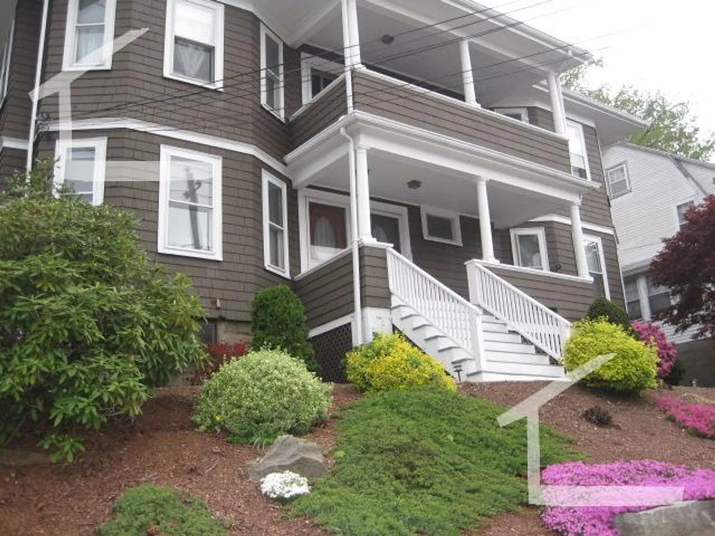 Huge, nicely renovated, pet friendly 3 bed unit! — Photo 3