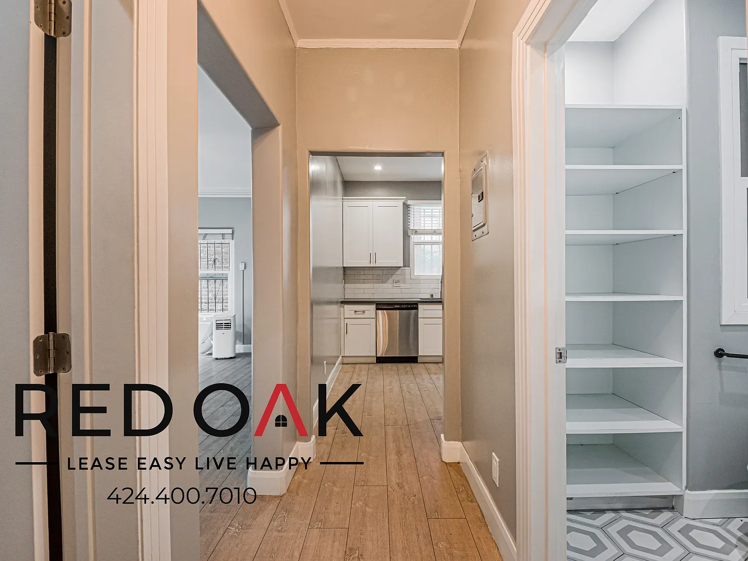 Stunning Studio with Natural Light , Ample Storage Space, and On-Site Laundry ~ In Vibrant Koreat... — Photo 4