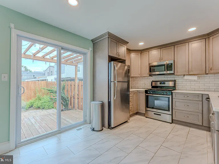 365 Prince St — Photo 12