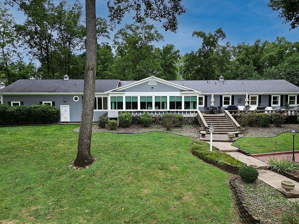 2 Murray Dr, Parkersburg, WV 26101 Zillow