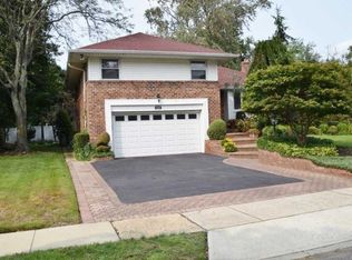 529 Alicia Dr, Westbury, NY 11590