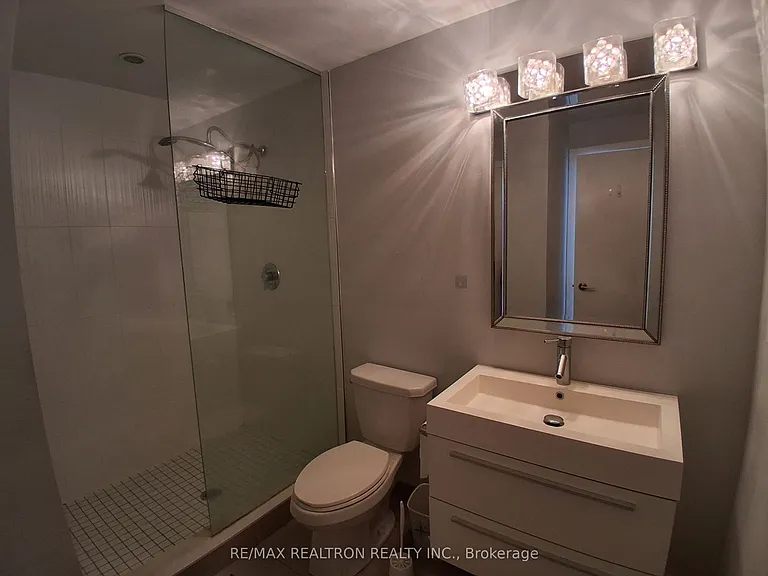 297 College St #821 — Photo 8
