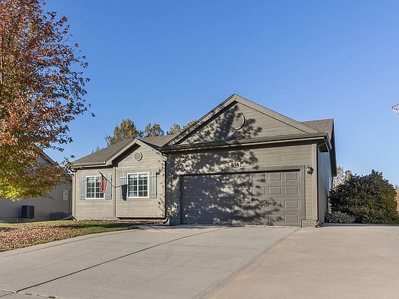 3rd image of 814 Lake Vista Dr