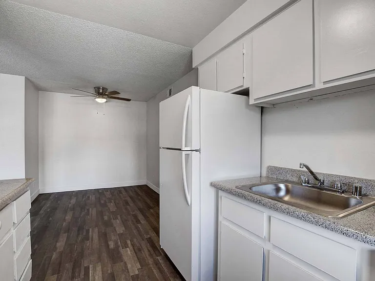 Sundance Village Apts — Photo 48