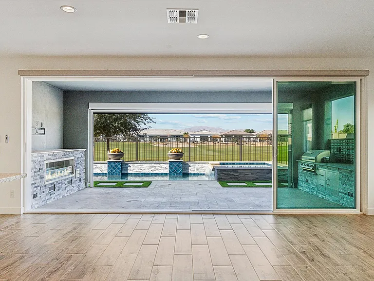 11138 N San Clemente St — Photo 24