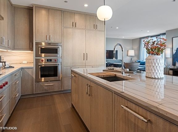 5th image of 1550 N Clark St #603