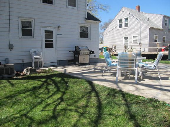 3rd image of 1319 Saint John Ave