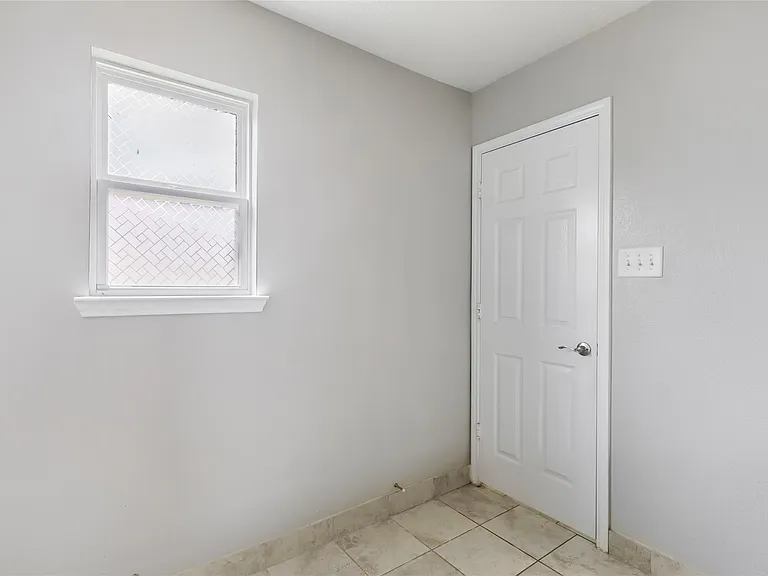 20805 Langworth Pl — Photo 34