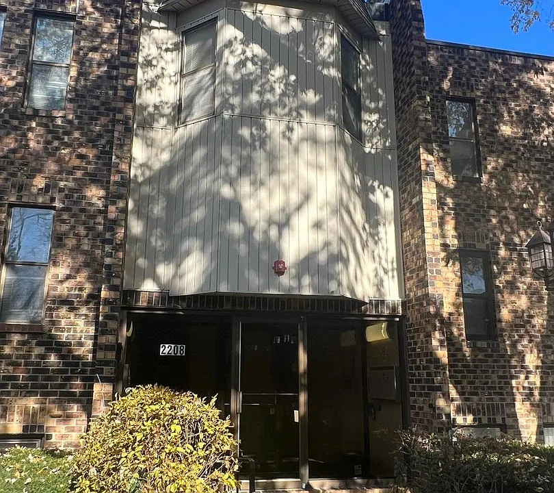 2208 Country Club Dr #26