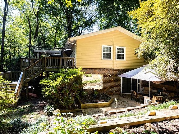 2nd image of 307 Nutwood Cir