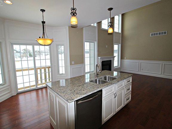 4th image of 10621 Lone Oak Cir
