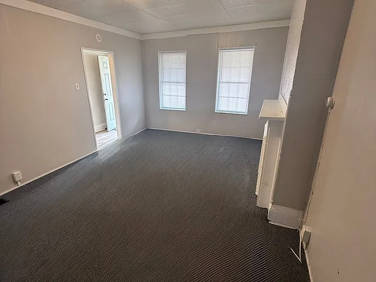 101 W Walnut St — Photo 5