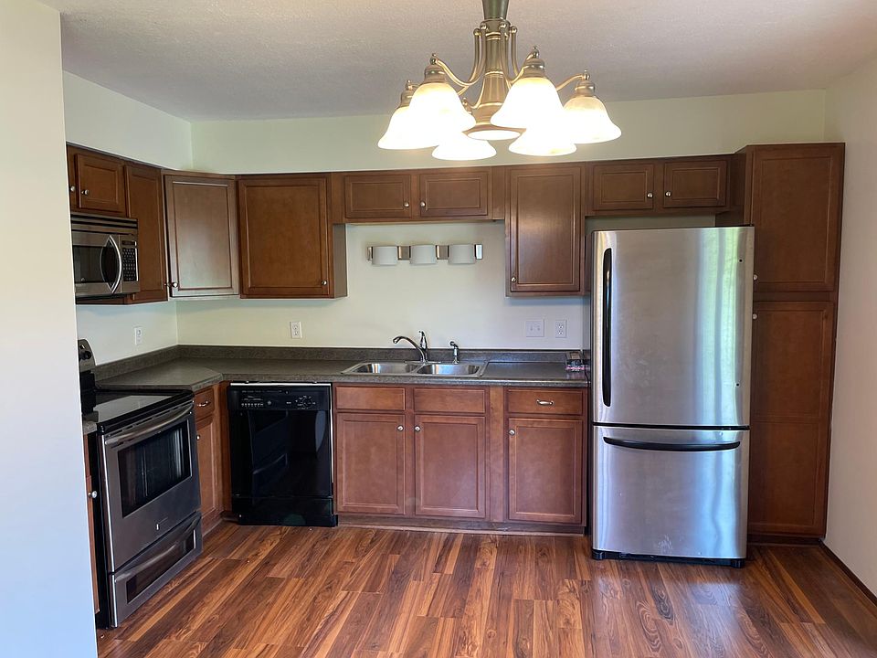 Hardwood floors and stainless steel appliances in the kitchen