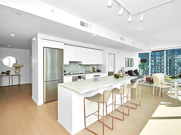4th image of 1050 S Grand Ave Unit 2001