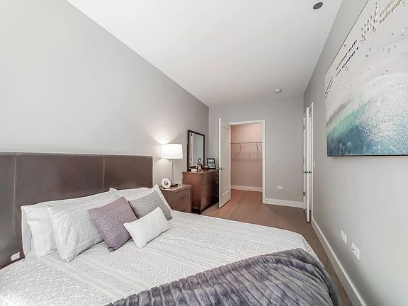 3rd image of 1221 N Dearborn Pkwy #1519