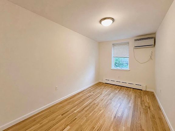 5th image of 73-04 Ditmars Blvd #1L