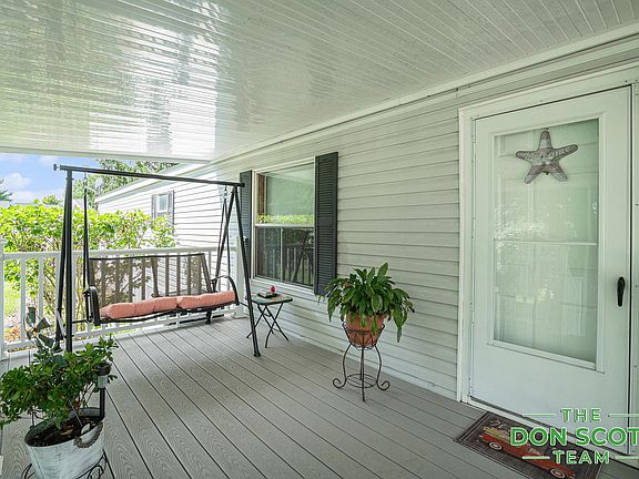 5th image of 13625 Larkspur Ln NE