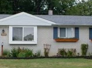 38040 Castle Dr, Romulus, MI 48174