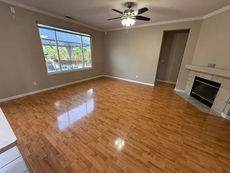 722 Summer Ln — Photo 4